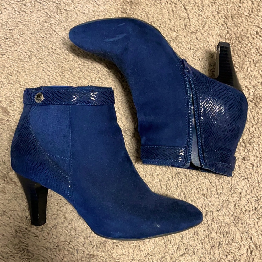 Karen Scott blue suede booties